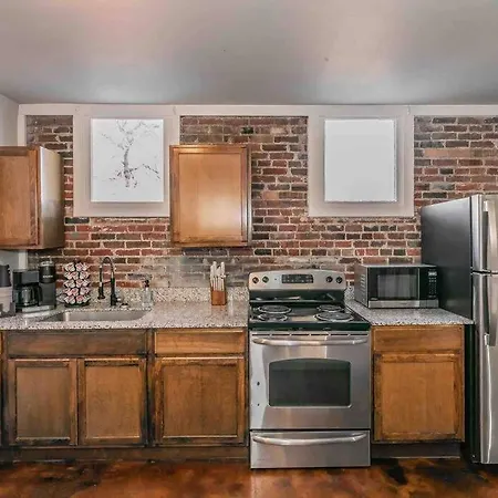 Close To Tcu, King Bed And Sleeps 4